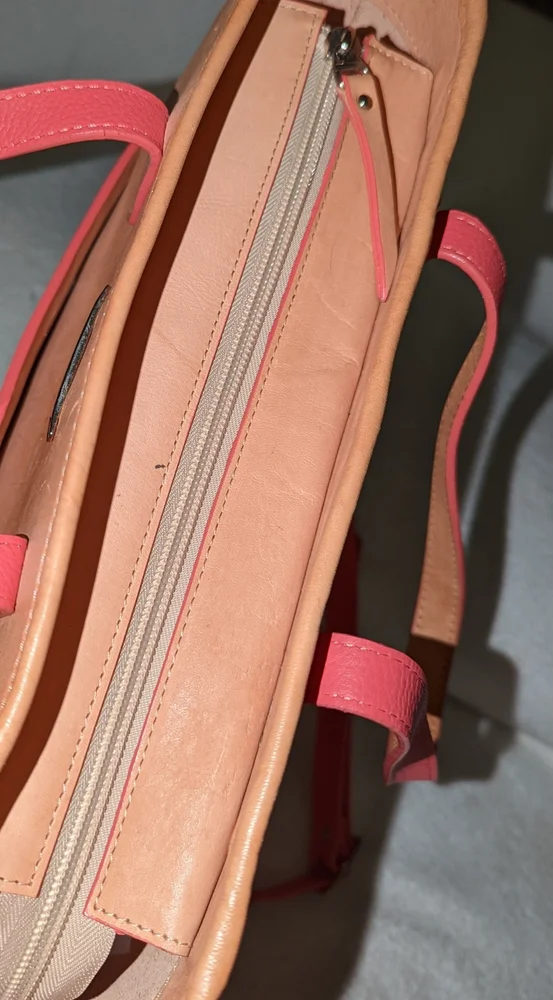 Tannino Cuero leather bag with owl details. Made in Colombia.